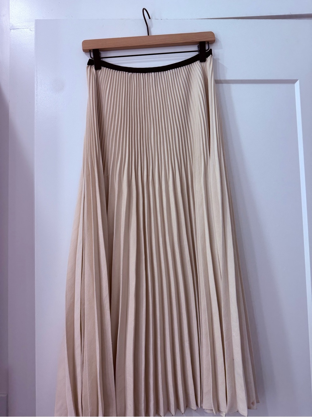 Jenni Kayne Cream Pleated Maxi Skirt with Black Waist Trim